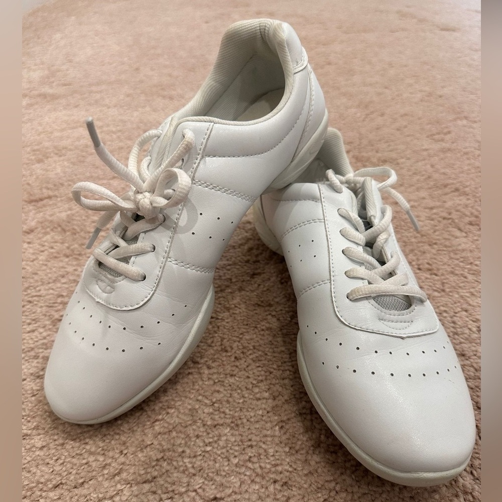 Cheerleader shoes white sneaker